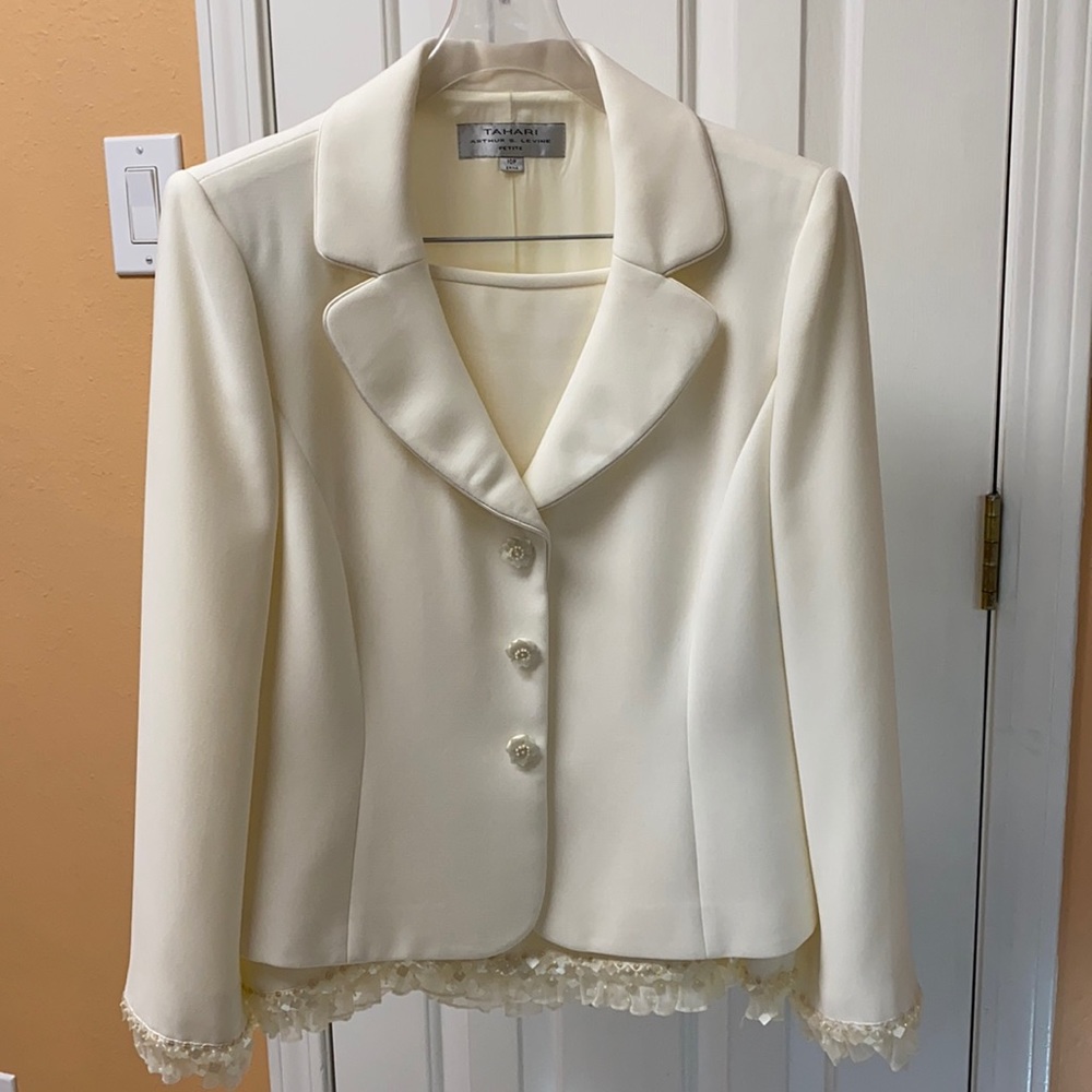 Tahari creamy white 2-piece skirt suit